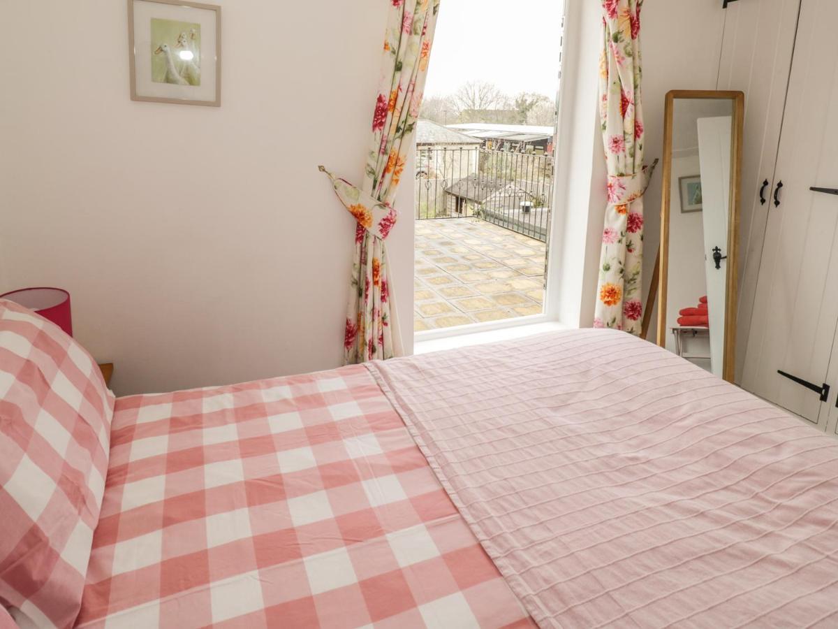 April Cottage ブロードウェイ エクステリア 写真